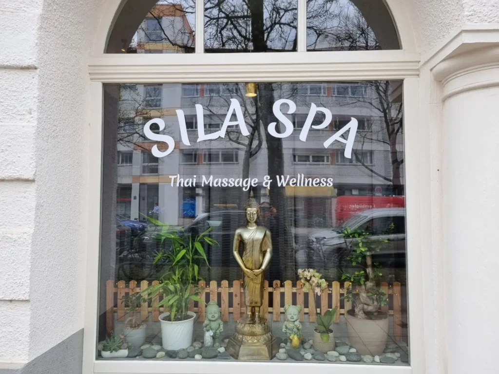 Schaufenster des Eingangs bei Sila Spa